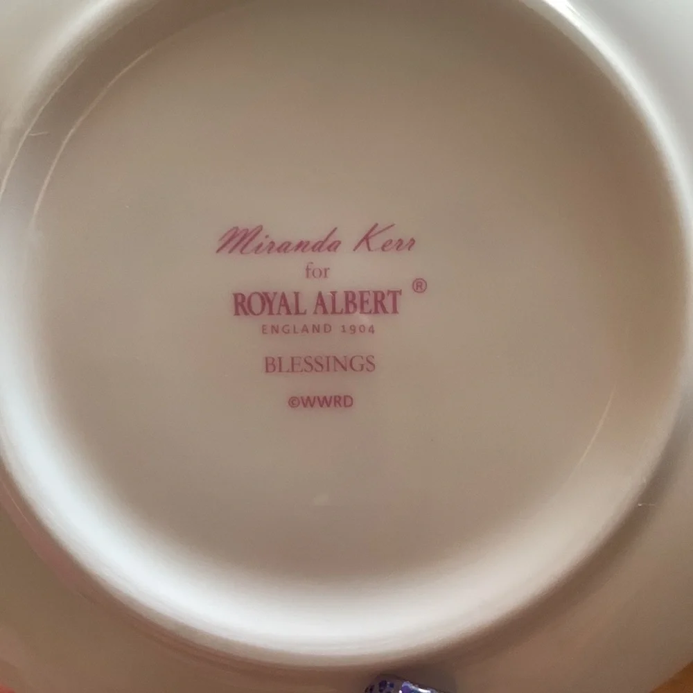 Royal Albert royal box miranda